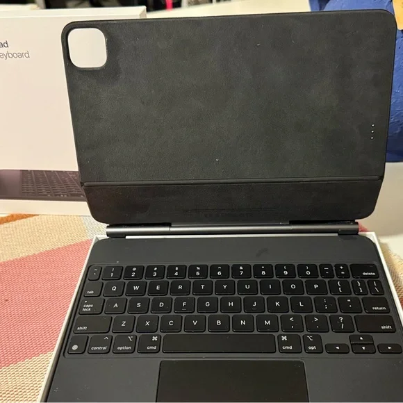Apple iPad Magic Keyboard - Black